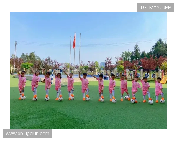 围绕春节假期踢足球的独特欢乐体验与亲友互动瞬间记录美好时光中